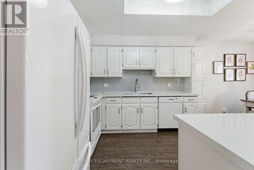 15 - 1205 Lambs Court, Burlington, ON - Indoor Photo Showing Kitchen