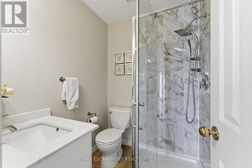 15 - 1205 Lambs Court, Burlington, ON - Indoor Photo Showing Bathroom