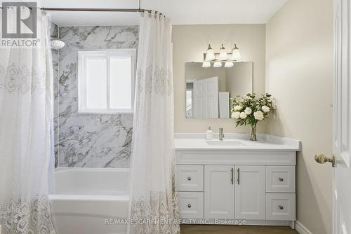 15 - 1205 Lambs Court, Burlington, ON - Indoor Photo Showing Bathroom