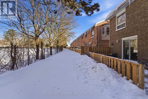 15 - 1205 Lambs Court, Burlington, ON - Outdoor