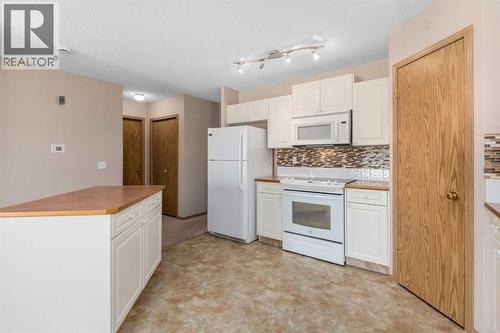 115 Chaparral Point Se, Calgary, AB - Indoor Photo Showing Kitchen
