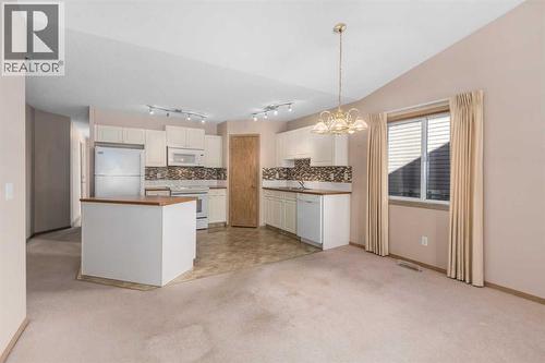 115 Chaparral Point Se, Calgary, AB - Indoor Photo Showing Kitchen