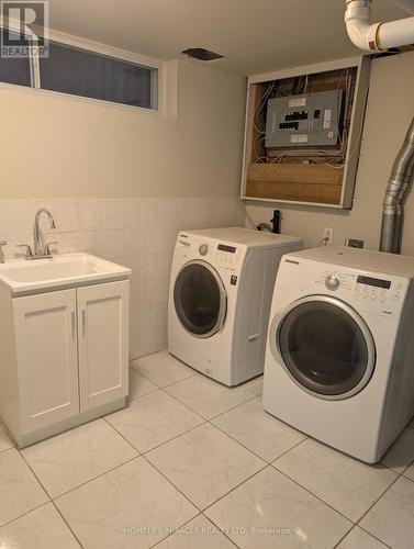 15 Athlone Avenue, Brampton, ON - Indoor Photo Showing Laundry Room