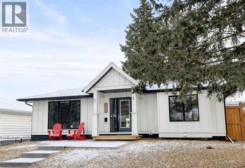 2720 41 Street SW  Calgary, AB T3E 3K6