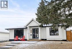 2720 41 Street SW  Calgary, AB T3E 3K6