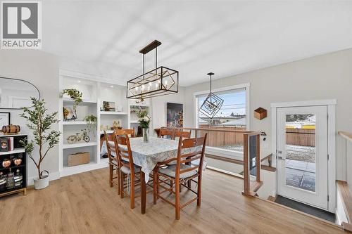 2720 41 Street Sw, Calgary, AB - Indoor Photo Showing Dining Room