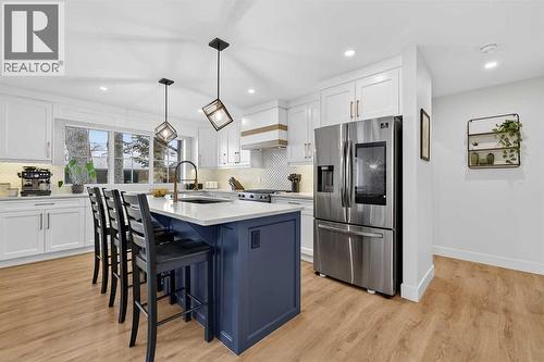 2720 41 Street Sw, Calgary, AB - Indoor Photo Showing Kitchen With Upgraded Kitchen