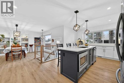 2720 41 Street Sw, Calgary, AB - Indoor Photo Showing Other Room