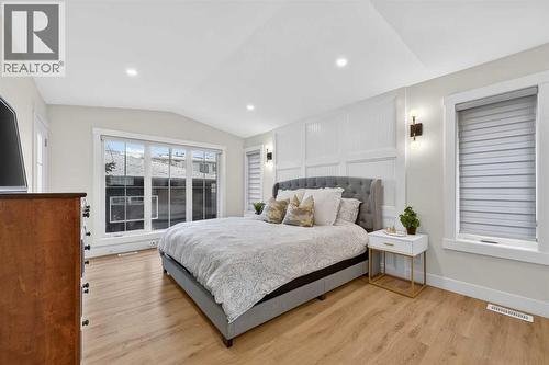 2720 41 Street Sw, Calgary, AB - Indoor Photo Showing Bedroom