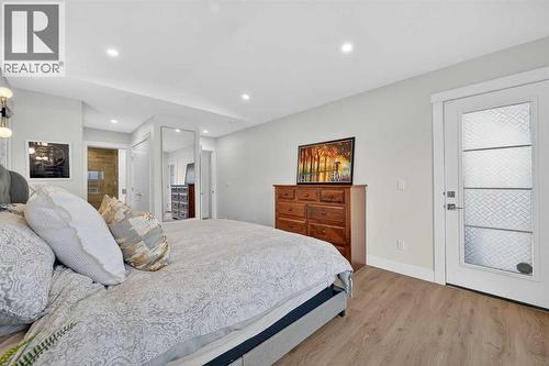 2720 41 Street Sw, Calgary, AB - Indoor Photo Showing Bedroom
