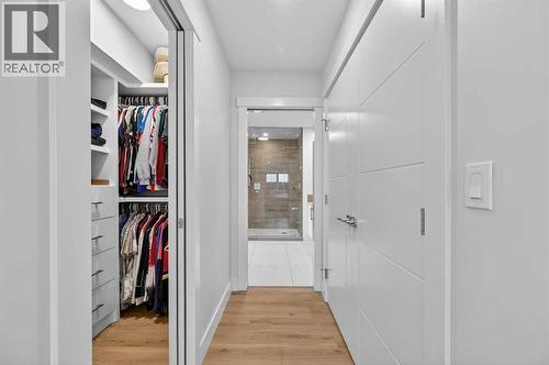 2720 41 Street Sw, Calgary, AB - Indoor Photo Showing Other Room