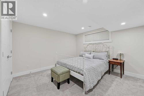 2720 41 Street Sw, Calgary, AB - Indoor Photo Showing Bedroom
