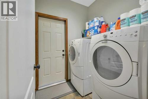 132 Illingworth Close, Red Deer, AB - Indoor Photo Showing Laundry Room