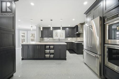170 Crawford Crescent, Milton (Campbellville), ON - Indoor Photo Showing Kitchen With Upgraded Kitchen