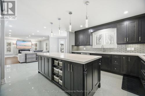170 Crawford Crescent, Milton (Campbellville), ON - Indoor Photo Showing Kitchen With Upgraded Kitchen