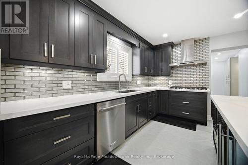 170 Crawford Crescent, Milton (Campbellville), ON - Indoor Photo Showing Kitchen With Upgraded Kitchen