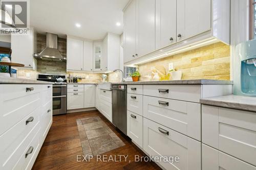 2565 Claymore Crescent, Mississauga, ON - Indoor Photo Showing Kitchen With Upgraded Kitchen