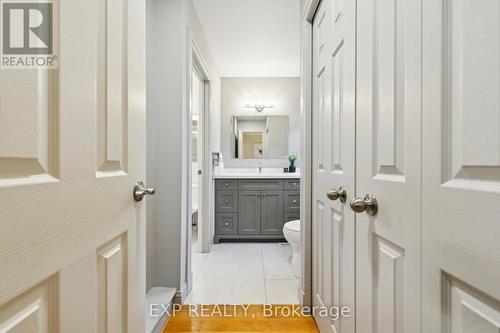 2565 Claymore Crescent, Mississauga, ON - Indoor Photo Showing Bathroom