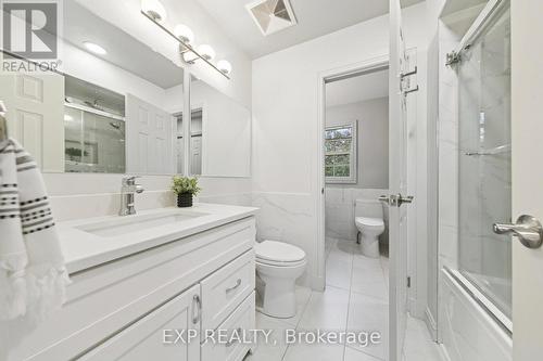 2565 Claymore Crescent, Mississauga, ON - Indoor Photo Showing Bathroom