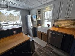 BUTCHER BLOCK, POT LIGHTS - 