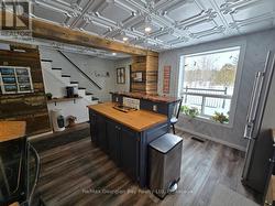 LARGE, BRIGHT KITCHEN WITH WALKOUT TO FRONT DECK - 