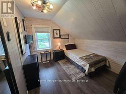 2ND BEDROOM FITS A TWIN OR 2,  QUEEN OR KING  BED - 