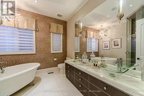 16 Bluff Trail, King, ON - Indoor Photo Showing Bathroom