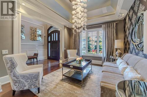 16 Bluff Trail, King, ON - Indoor Photo Showing Living Room