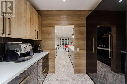 16 Bluff Trail, King, ON - Indoor Photo Showing Kitchen