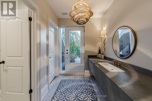 16 Bluff Trail, King, ON - Indoor Photo Showing Bathroom