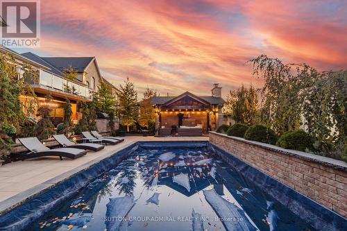 16 Bluff Trail, King, ON - Outdoor With In Ground Pool