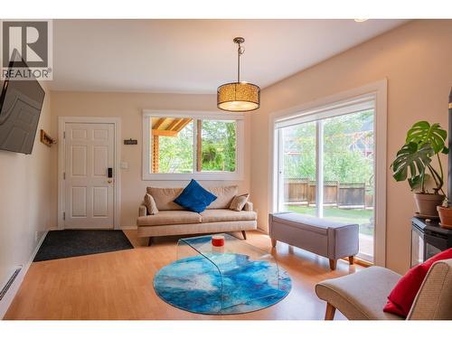 606 Jorgensen Road, Nelson, BC - Indoor Photo Showing Living Room