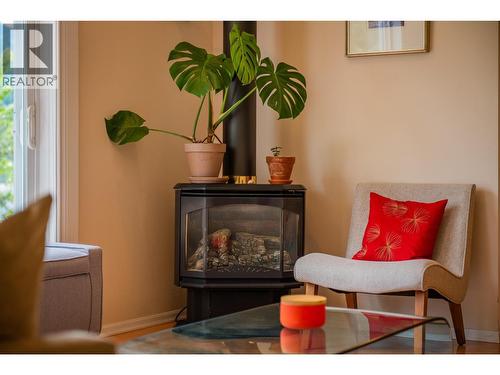 606 Jorgensen Road, Nelson, BC - Indoor With Fireplace