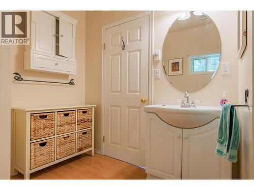 606 Jorgensen Road, Nelson, BC - Indoor Photo Showing Bathroom