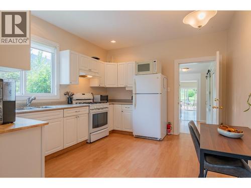 606 Jorgensen Road, Nelson, BC - Indoor Photo Showing Kitchen With Double Sink