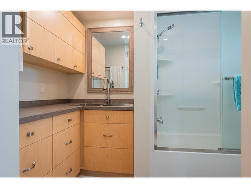 606 Jorgensen Road, Nelson, BC - Indoor Photo Showing Bathroom