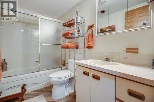 607 9 Street Se, High River, AB - Indoor Photo Showing Bathroom