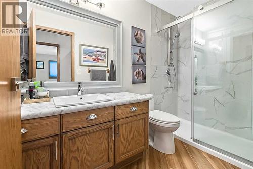 607 9 Street Se, High River, AB - Indoor Photo Showing Bathroom