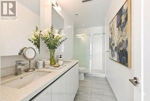 Ph06 - 398 Highway 7 Road E, Richmond Hill, ON - Indoor Photo Showing Bathroom