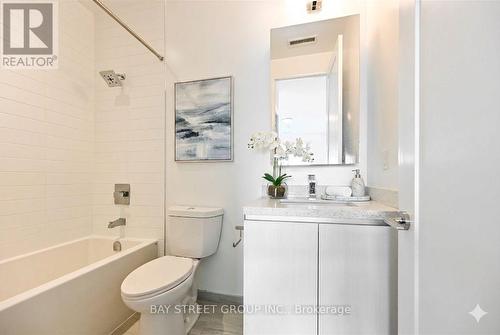 Ph06 - 398 Highway 7 Road E, Richmond Hill, ON - Indoor Photo Showing Bathroom