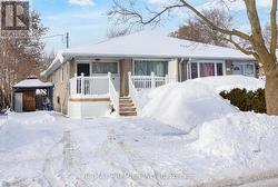 76 HARRISON DRIVE  Newmarket, ON L3Y 4P4