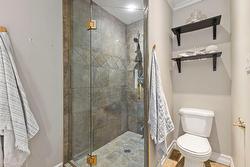 Salle de bains attenante à la CCP - 