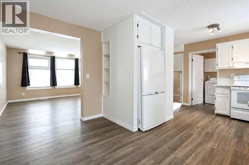 70 Mclevin Crescent, Red Deer, AB - Indoor Photo Showing Kitchen