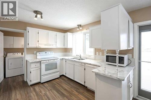70 Mclevin Crescent, Red Deer, AB - Indoor Photo Showing Kitchen With Double Sink