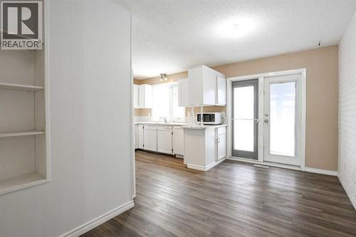 70 Mclevin Crescent, Red Deer, AB - Indoor Photo Showing Kitchen