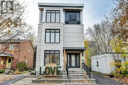 A - 10 CHESTNUT STREET  Ottawa, ON K1S 0Z8