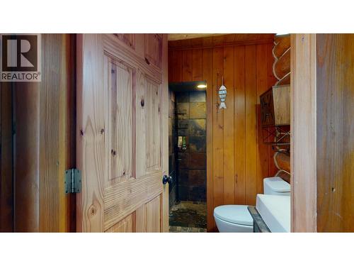 7671 Rutherford Road, Bridge Lake, BC - Indoor