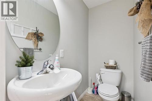 996 Windsong Drive Sw, Airdrie, AB - Indoor Photo Showing Bathroom