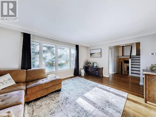15 Jasmine Crescent, Whitchurch-Stouffville, ON - Indoor Photo Showing Living Room