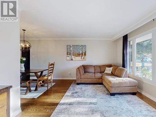 15 Jasmine Crescent, Whitchurch-Stouffville, ON - Indoor Photo Showing Living Room